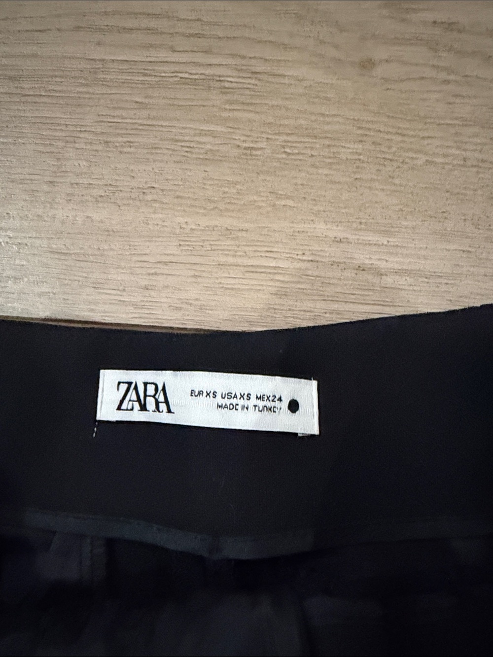 Zara Black High-Waist Pleated Shorts - Picture 2 of 4